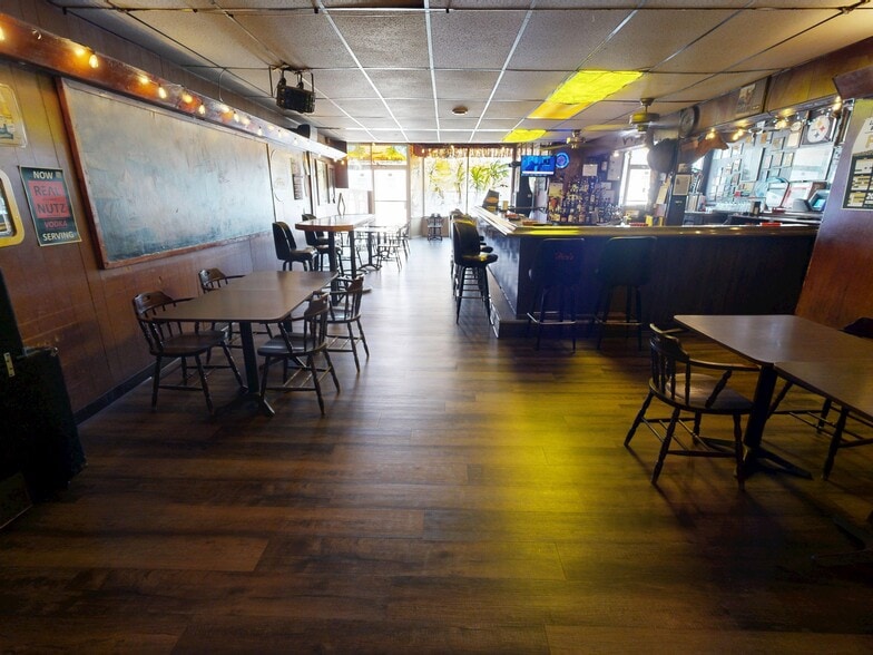 More Photos Of 103 Main St W, Girard General Retail For Sale