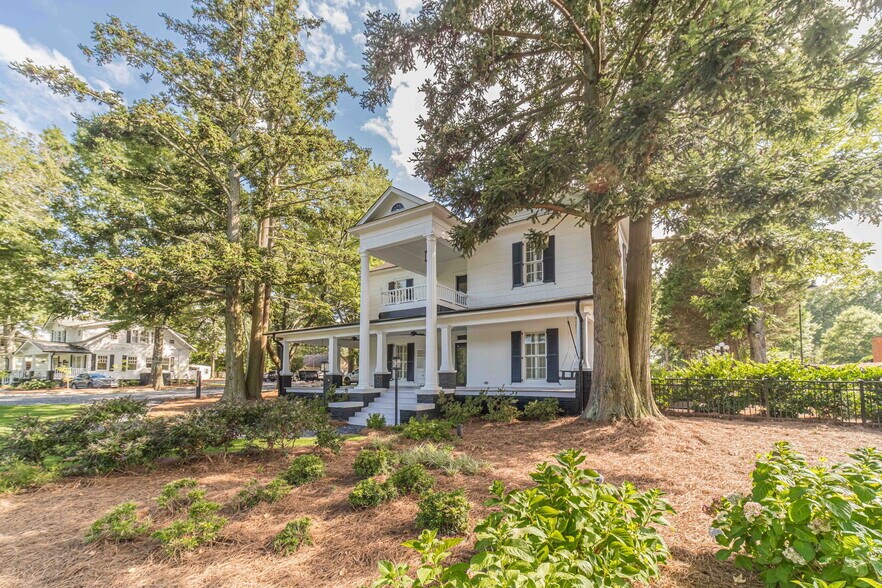 More Photos Of 2037 Grayson Hwy, Grayson Office For Sale