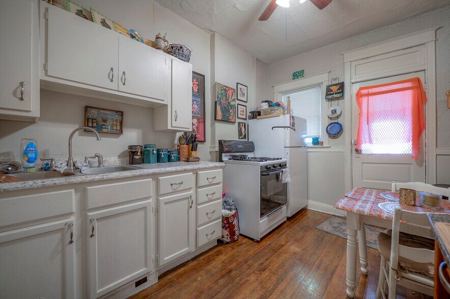 More Photos Of 1017 W 39th St, Kansas City Apartments For Sale