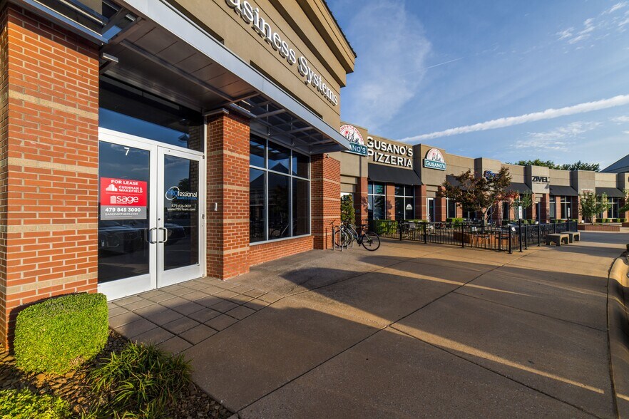 More Photos Of 2905 SE Walton Blvd, Bentonville Unknown For Lease