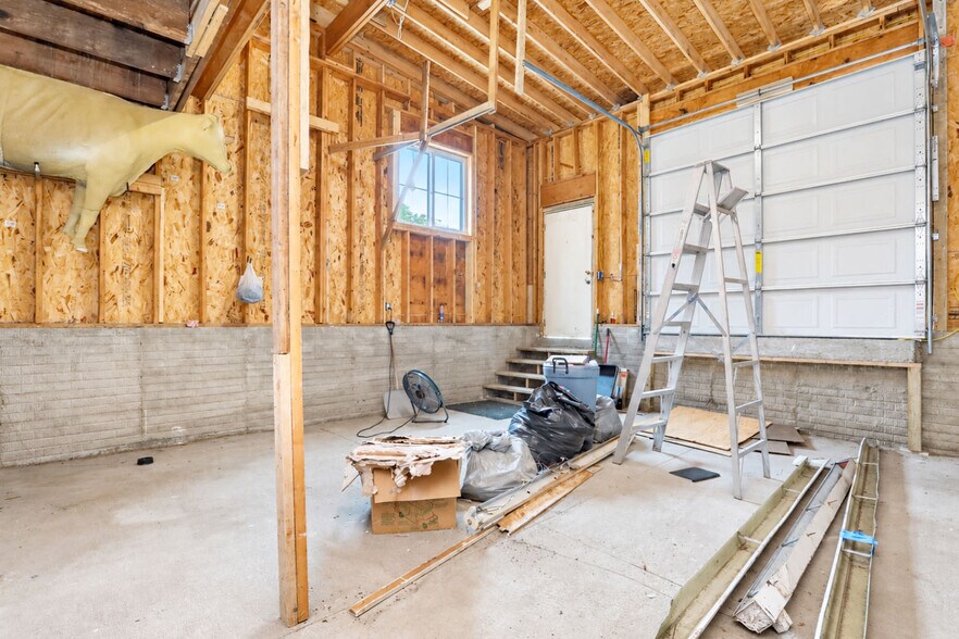 More Photos Of 1304 2nd St, Perry Storefront For Sale