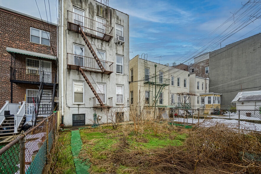 More Photos Of 3172 44th St, Astoria Multifamily For Sale