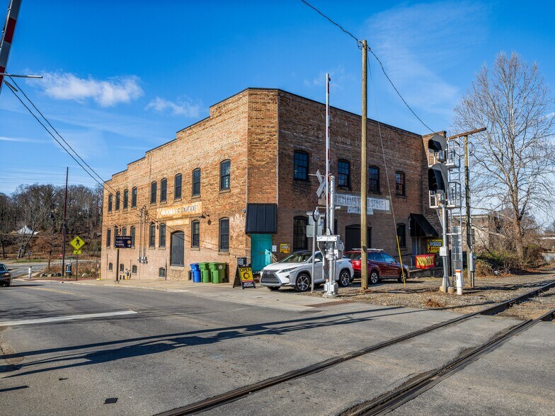 More Photos Of 170 Lyman St, Asheville Office For Lease