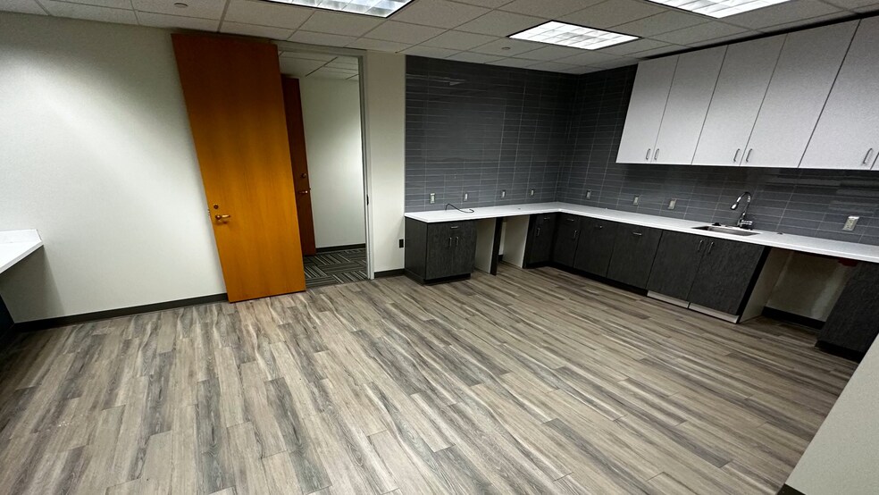 More Photos Of 750 Holiday Dr, Pittsburgh Office Residential For Lease
