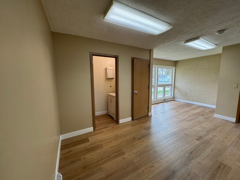 More Photos Of 207 Webster St, Batavia Office Residential For Lease