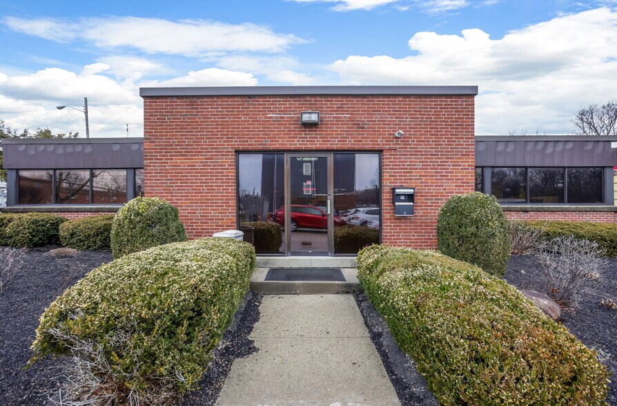 More Photos Of 808 Rhoads Ave, Columbus Warehouse For Sale