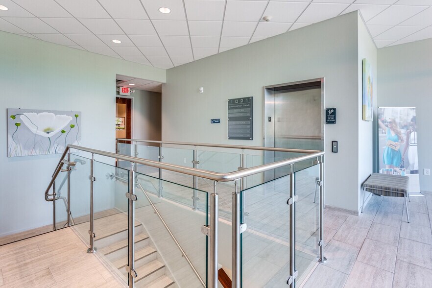 More Photos Of 1021 Darrington Dr, Cary Medical For Lease