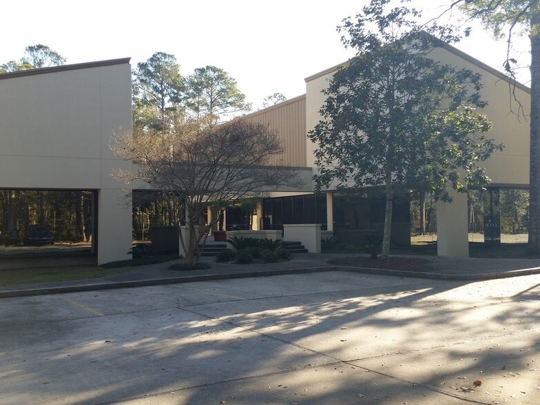 More Photos Of 200 Greenleaves Blvd, Mandeville Office For Lease