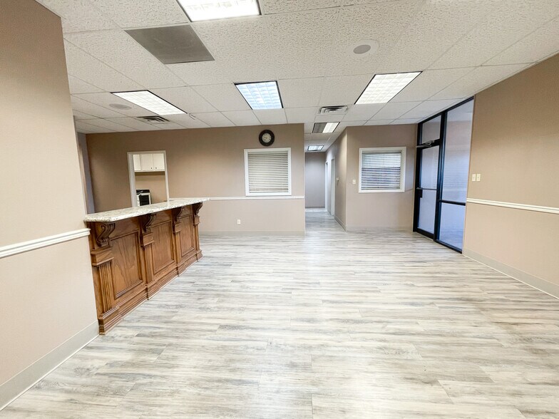 More Photos Of 4101-4103 84th St, Lubbock Office For Lease