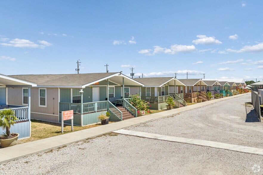 More Photos Of 434 Urenda Loop, Carrizo Springs Industrial For Sale