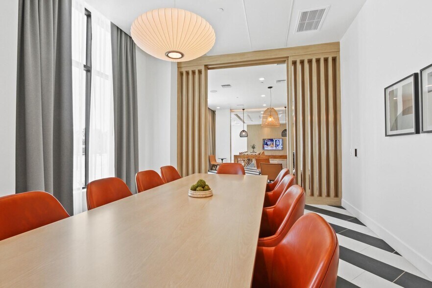 More Photos Of 200 N Vermont Ave, Los Angeles Apartments For Lease