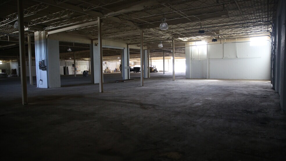 More Photos Of 845 Harrisburg Pike, Columbus Warehouse For Lease