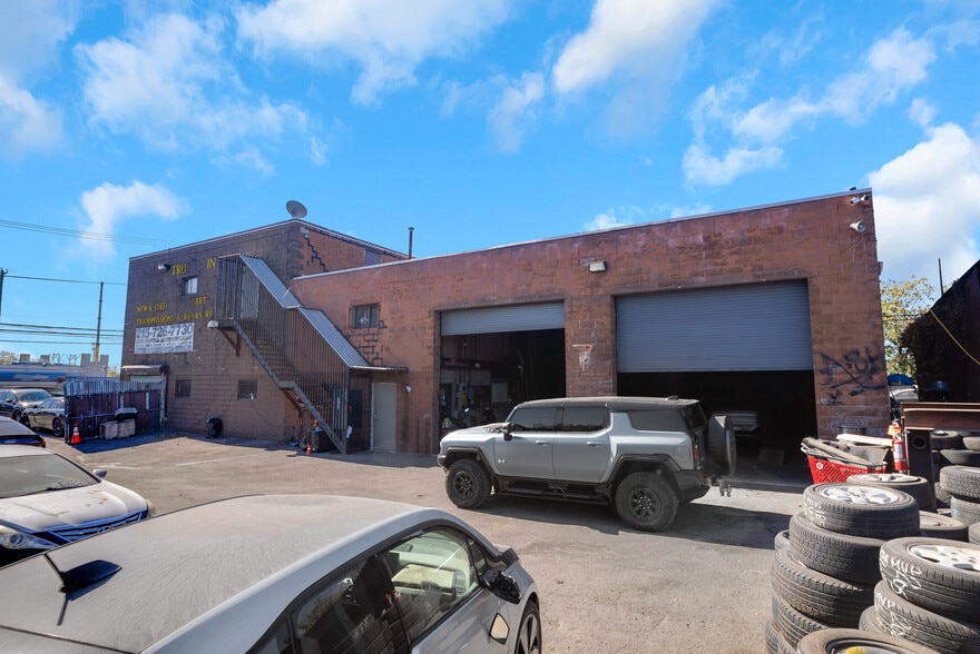 More Photos Of 6123 W Passyunk Ave, Philadelphia Warehouse For Sale