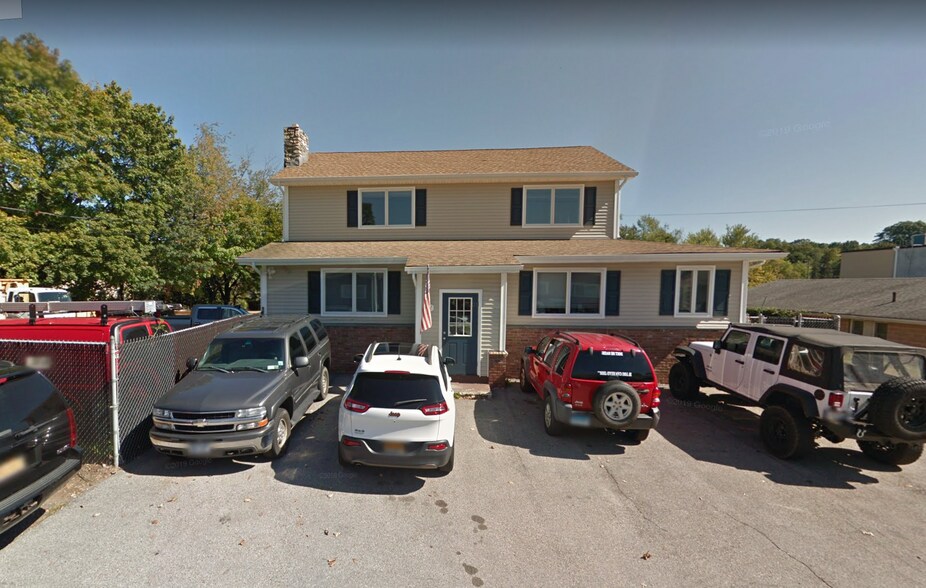 More Photos Of 17 Saint Charles St, Thornwood Storefront Retail Office For Lease