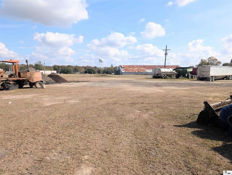 More Photos Of 830 Carter St, Winnsboro Industrial For Sale
