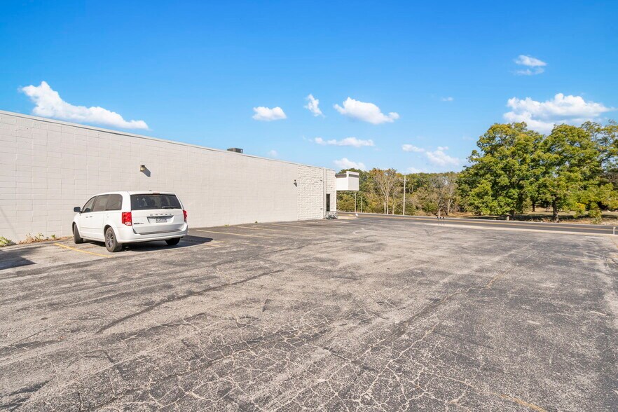 More Photos Of 1875 N State Highway CC, Nixa General Retail For Lease