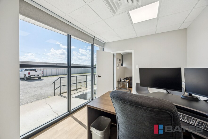 More Photos Of 8900 Ambassador Row, Dallas Distribution For Sale