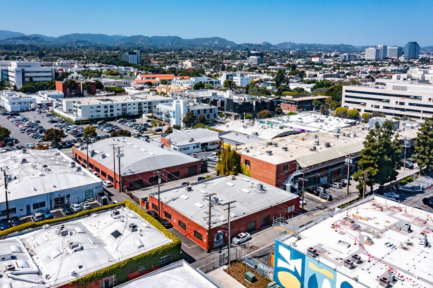 More Photos Of 2210 Broadway, Santa Monica Loft Creative Space For Lease