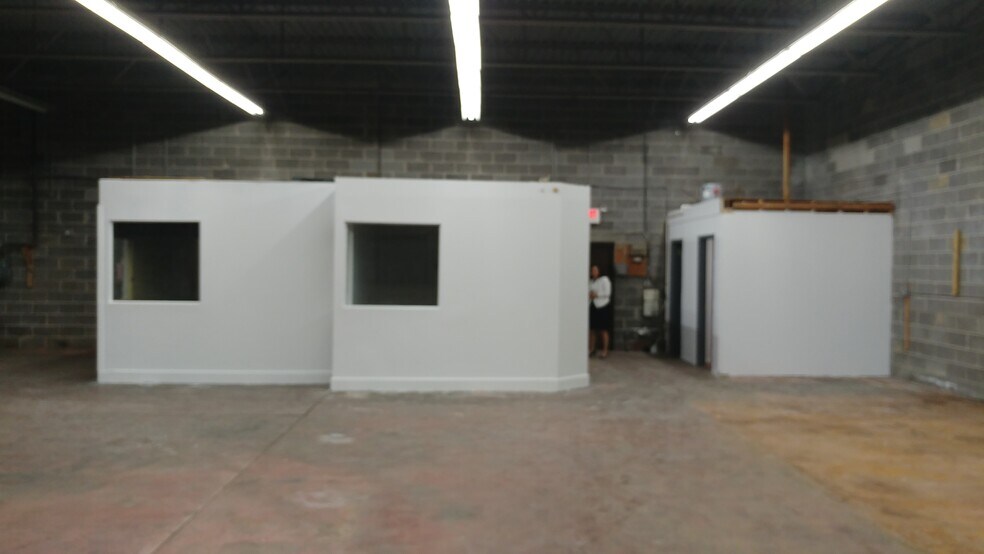 More Photos Of 74 Sussex St, Hackensack Showroom For Lease