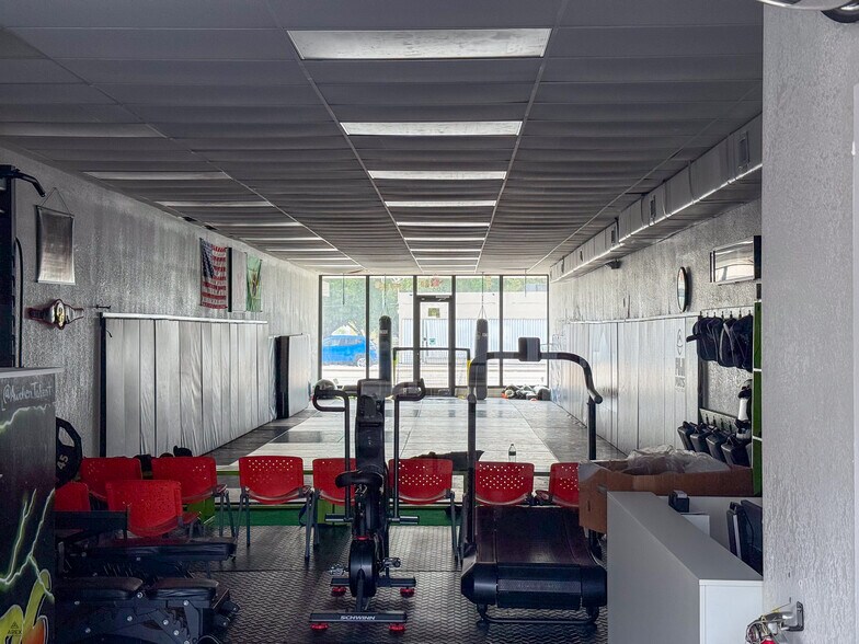 More Photos Of 300-310 W Hallandale Beach Blvd, Hallandale Beach Storefront Retail Office For Lease
