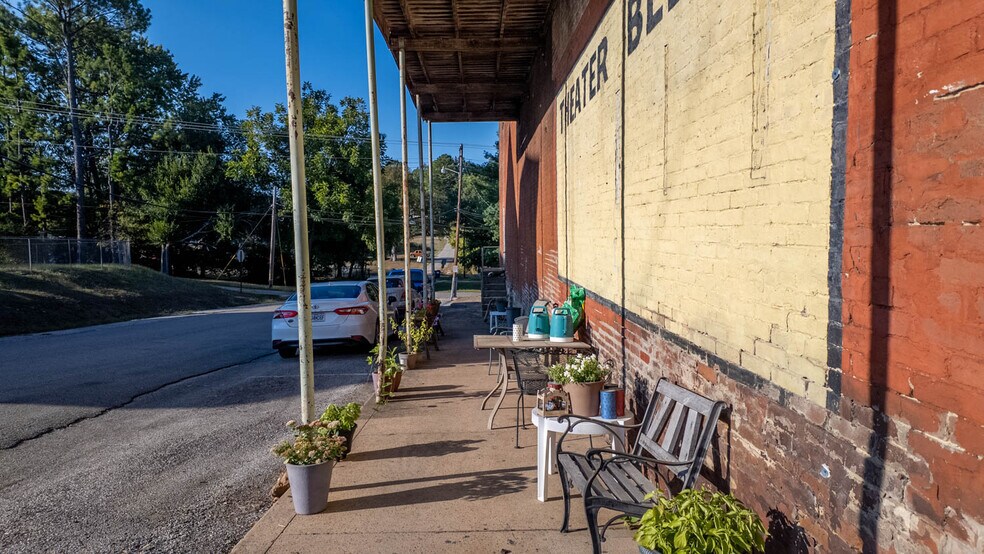More Photos Of 385 Main St, Mammoth Spring General Retail For Sale