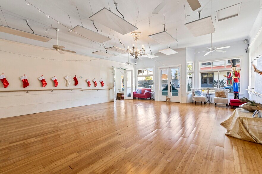 More Photos Of 145 N Market St, Wailuku Storefront Retail Residential For Lease
