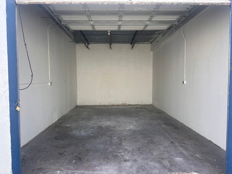 More Photos Of 5614 NW 8th St, Margate Warehouse For Lease
