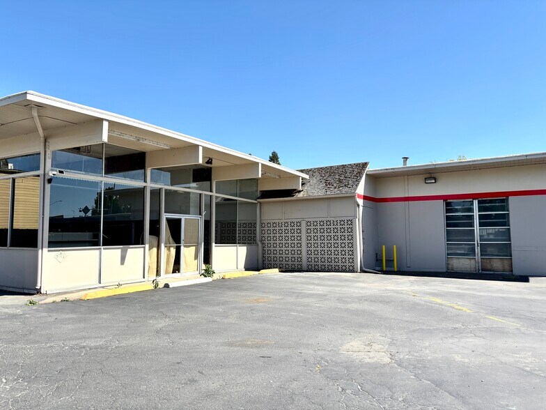 More Photos Of 1012 Commercial St NE, Salem Freestanding For Lease