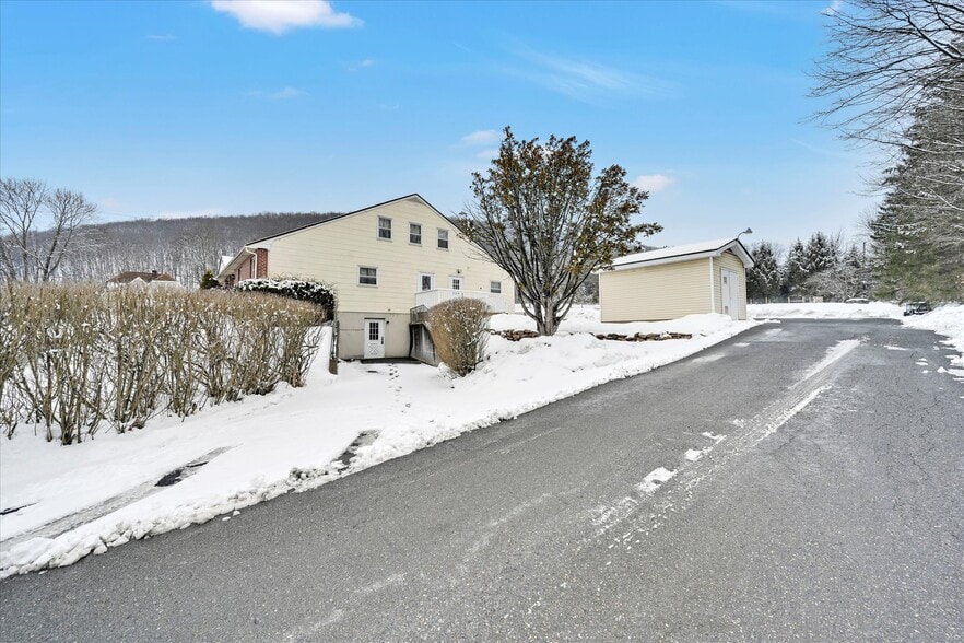 More Photos Of 780 Claremont Ave, Tamaqua Office For Sale