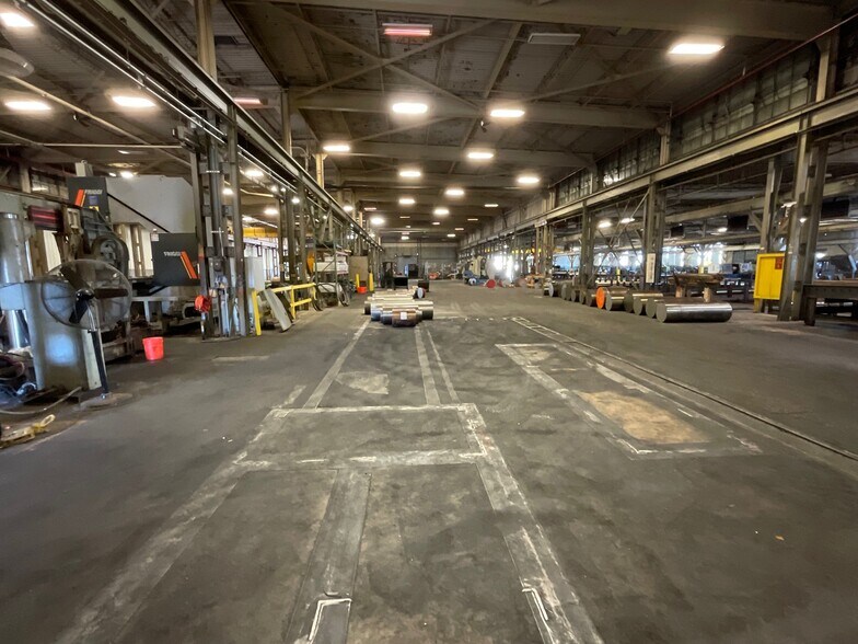 More Photos Of 3760 Oakwood Ave, Youngstown Warehouse For Lease