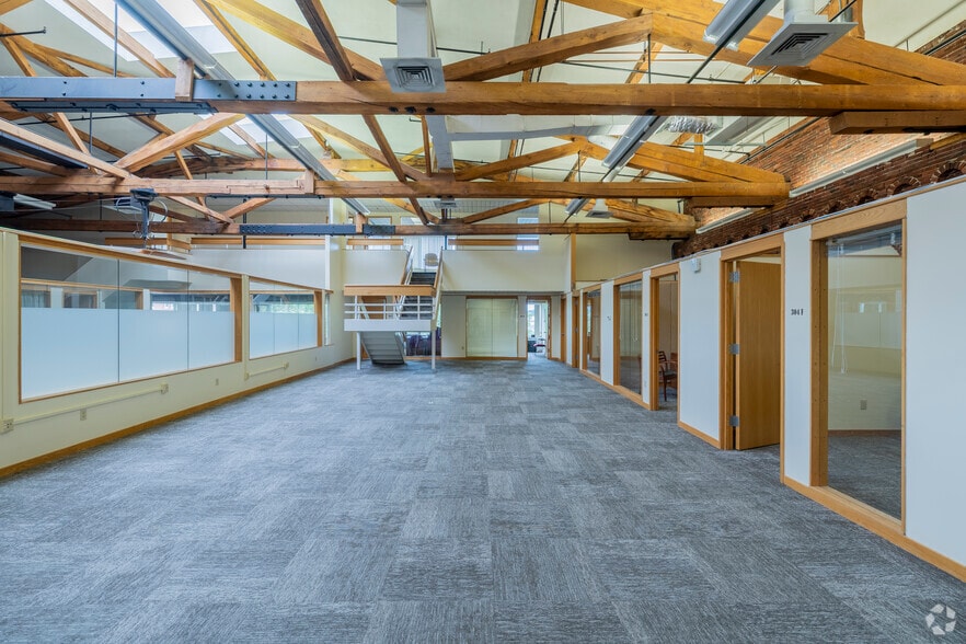 More Photos Of 977-1001 Elm St, Manchester Office For Lease