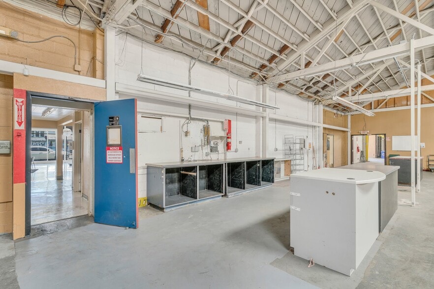 More Photos Of 4917 International Blvd, Oakland Freestanding For Lease