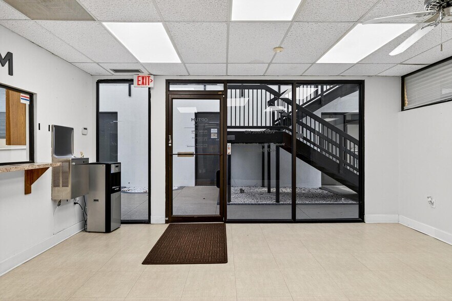 More Photos Of 220 N Westmonte Dr, Altamonte Springs Medical For Lease