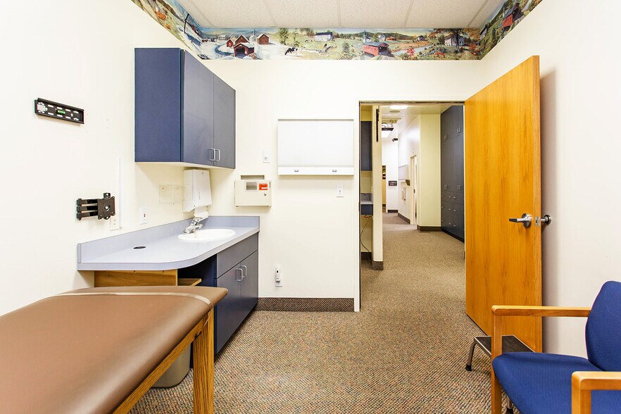 More Photos Of 1263 Bennett Ave, Burley Medical For Lease