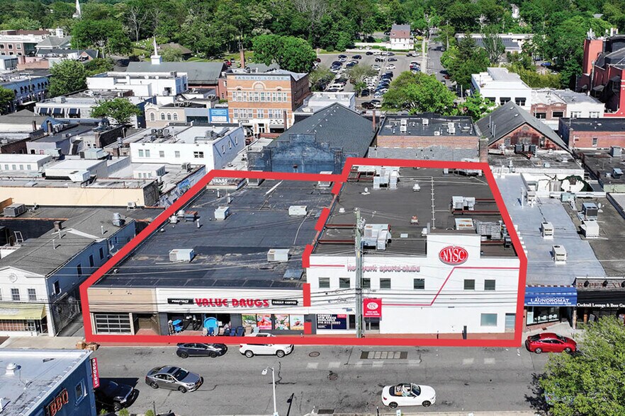 Primary Photo Of 349-351 New York Ave, Huntington Health Club For Lease