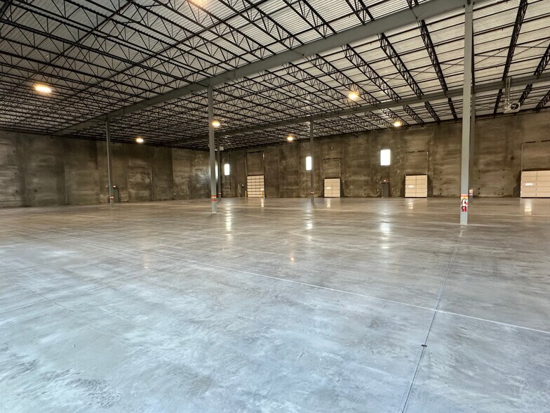 More Photos Of 3460 Marnie Ave, Waterloo Manufacturing For Lease