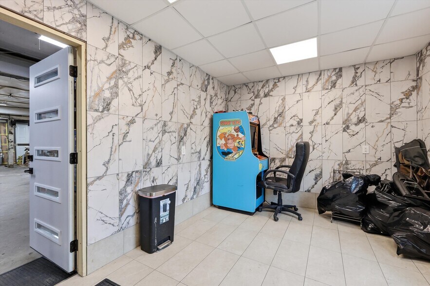 More Photos Of 7511 Leavenworth Rd, Kansas City Auto Repair For Sale