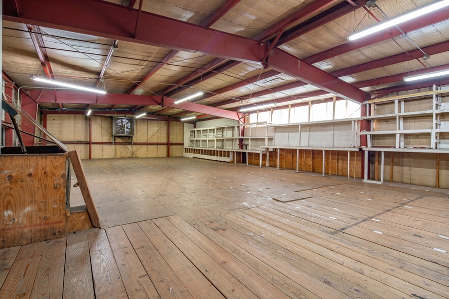 More Photos Of 2516 9th St, Great Bend Warehouse For Sale