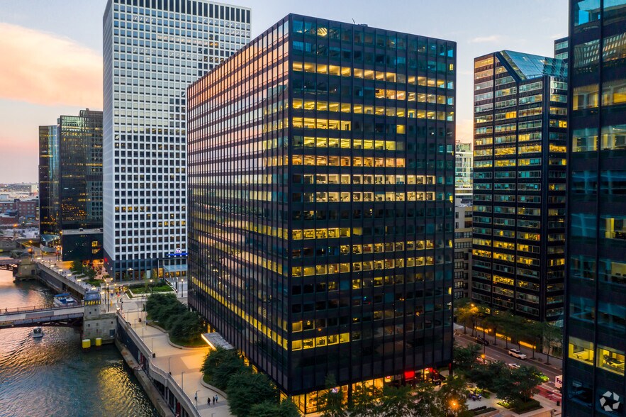 More Photos Of 120 S Riverside Plz, Chicago Business Park For Lease