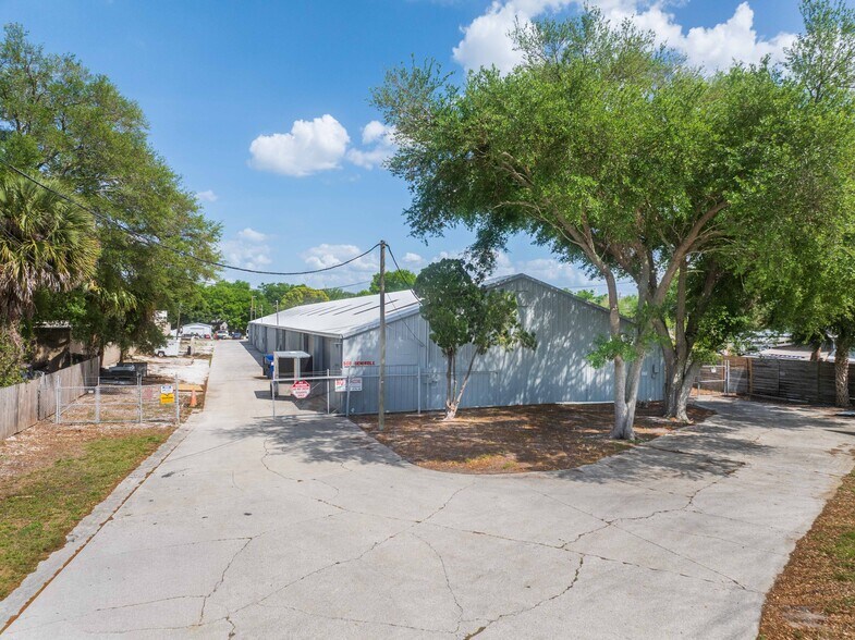 More Photos Of 500 Seminole Blvd, Largo Warehouse For Lease
