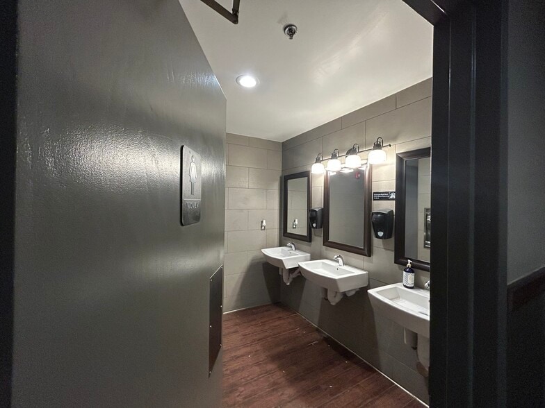 More Photos Of 14B Royal Rd, Flemington Hotel For Lease