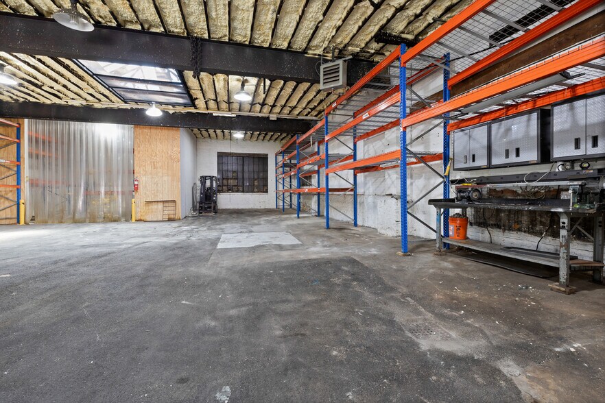 More Photos Of 10 W Sandford Blvd, Mount Vernon Manufacturing For Sale