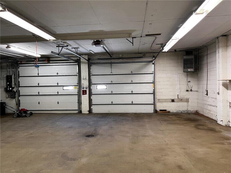 More Photos Of 1022 NW 4th St, Grand Rapids General Retail For Sale