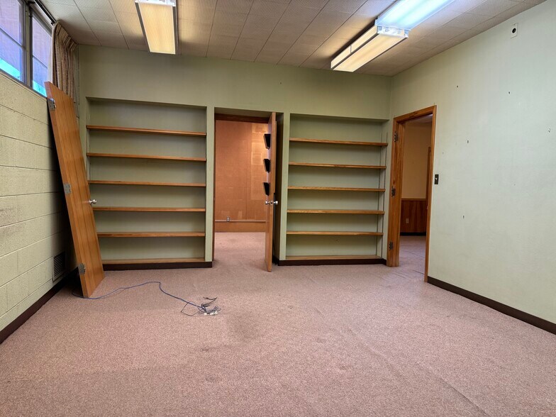 More Photos Of 202 N Jefferson St, Mount Pleasant Medical For Sale