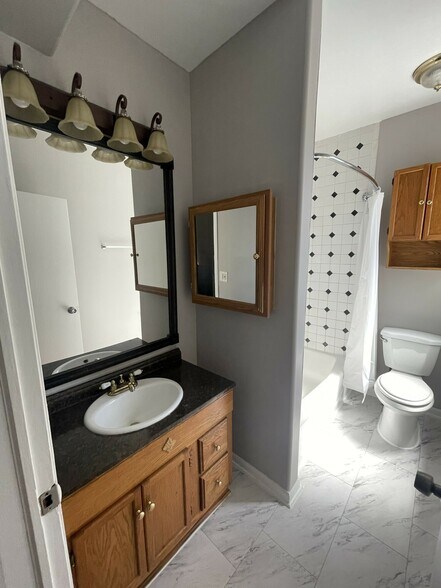 More Photos Of 7700 S Saginaw Ave, Chicago Apartments For Sale