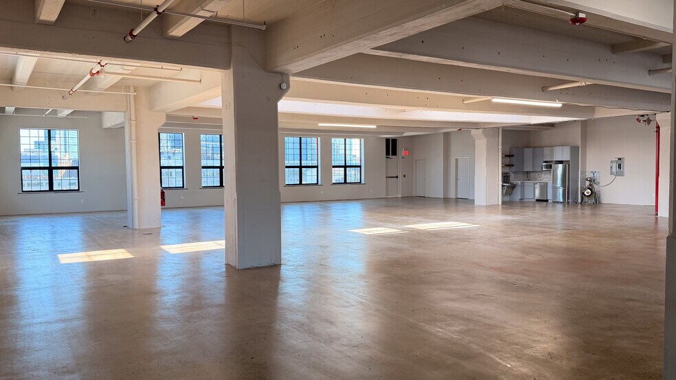 More Photos Of 42-45 12th St, Long Island City Manufacturing For Lease