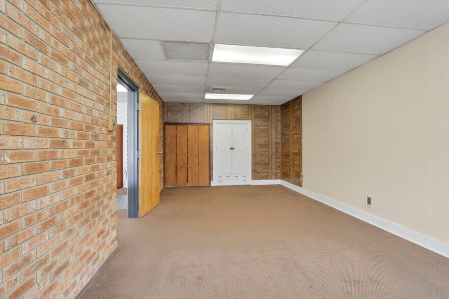More Photos Of 300 E Auburn Ave, Springfield Office For Sale