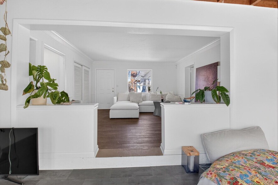 More Photos Of 825 N Federal Hwy, Delray Beach Storefront Retail Residential For Sale