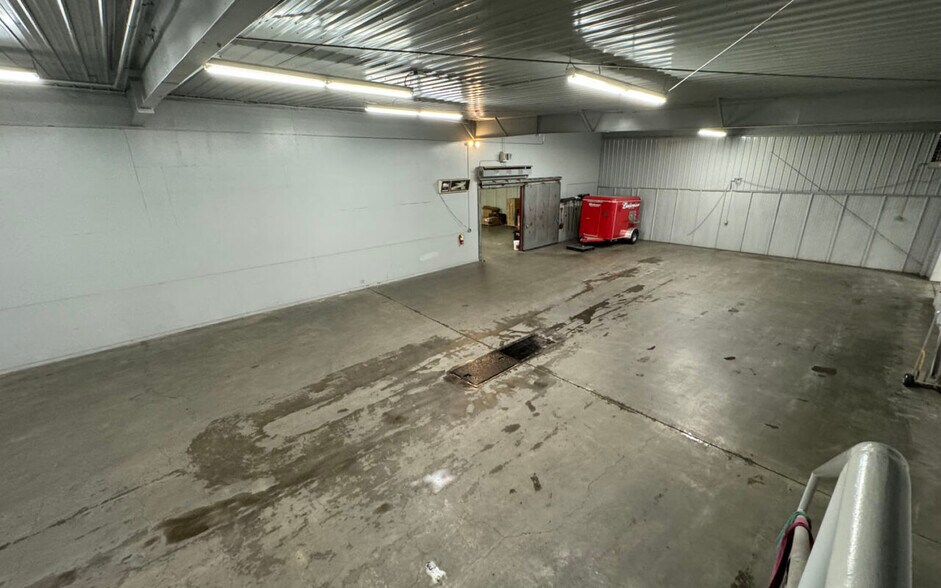 More Photos Of 425 N Broadway Ave, Riverton Light Distribution For Sale