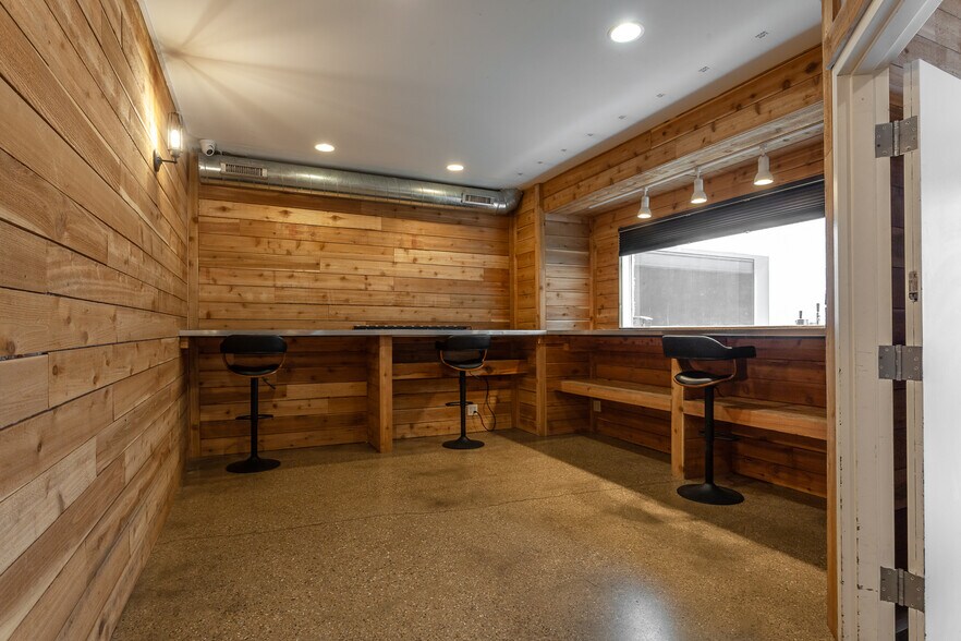 More Photos Of 2425 W 14th St, Chicago Loft Creative Space For Lease